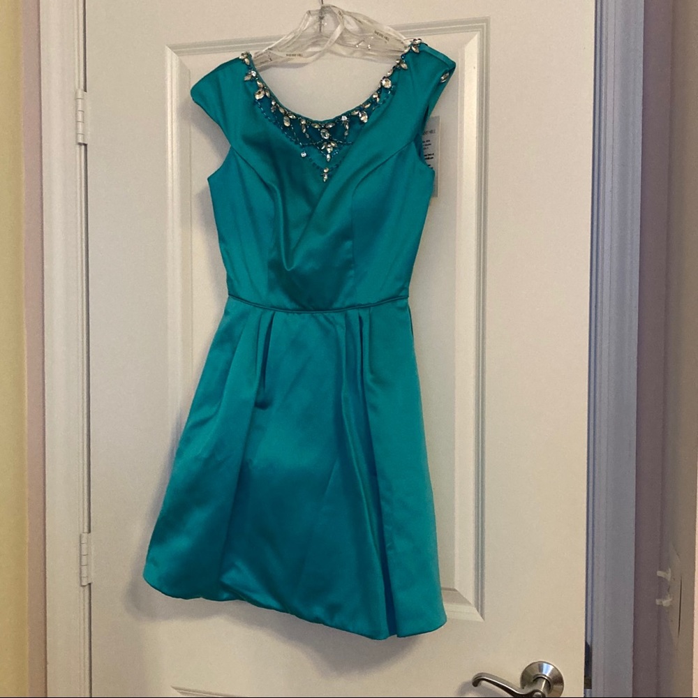 Sherri Hill cap sleeve cocktail dress w/ pockets - Picture 3 of 8